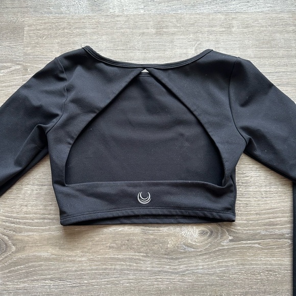 Size XS- Lazuli Label open back long sleeve crop top- black - Picture 4 of 4